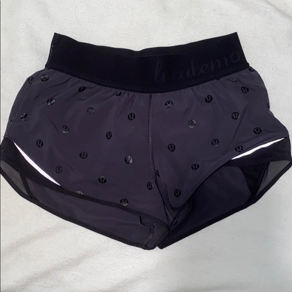 SE Lululemon 2.5 Hotty Hot Shorts